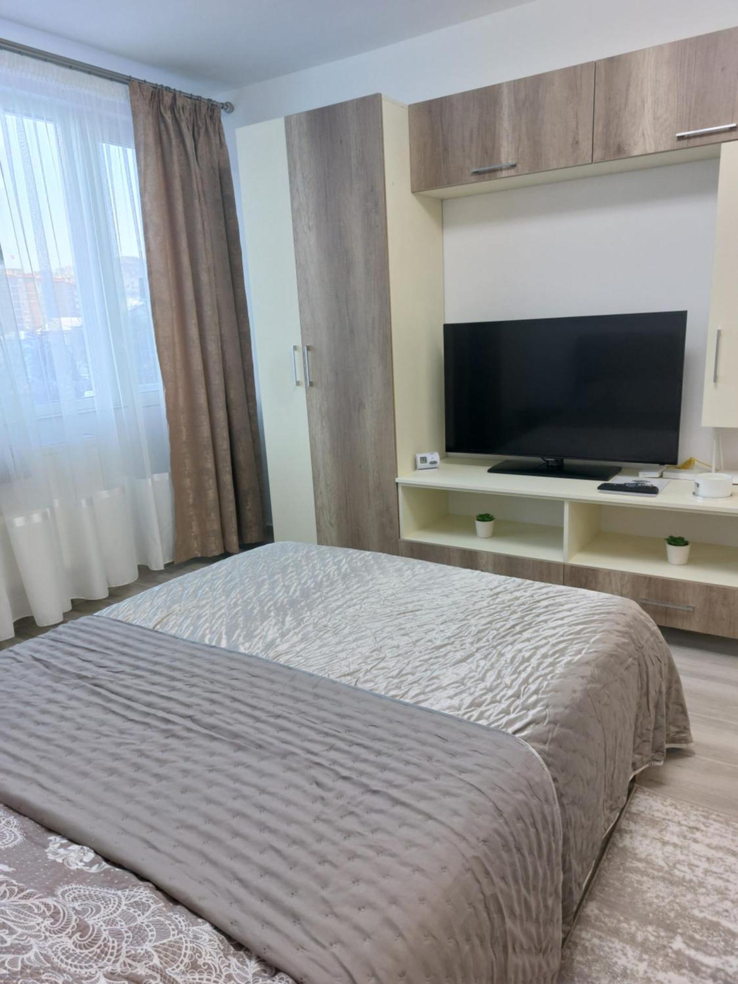 Rg Garsoniera Central Piatra Neamţ Exterior foto